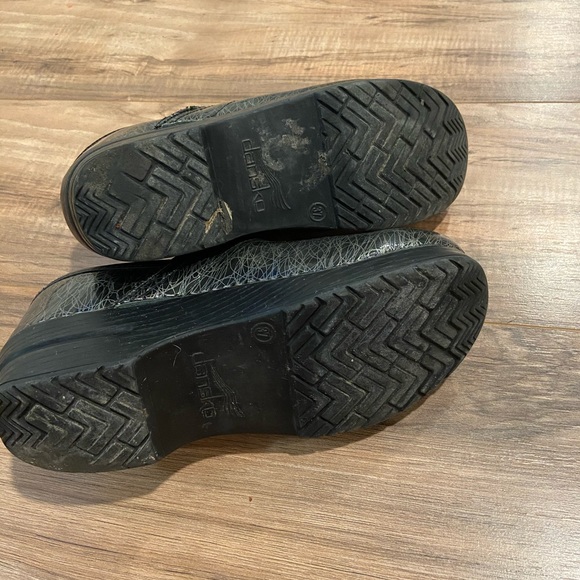 Dansko!! Women’s Black and Silver Clogs Size 37 - Picture 7 of 7